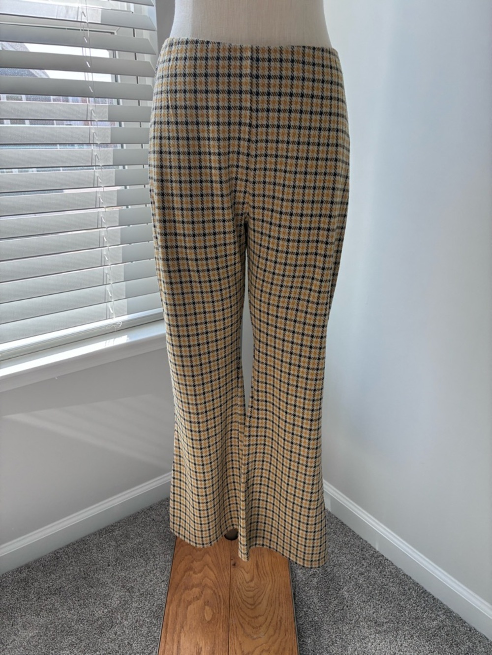 Urban Outfitters Women’s Cara High-Waisted Kick Flare Pants